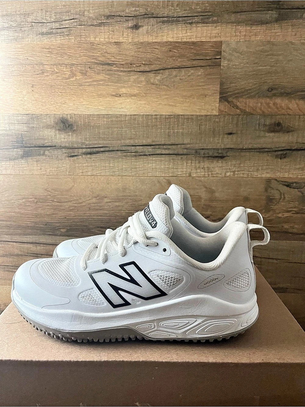 New Balance Fresh Foam Velo V4 Shoes White/Black Women's Sz 6.5